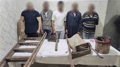ضبط 5 أشخاص بالقاهرة أثناء التنقيب عن الآثار داخل ورشة بمنطقة الحدائق