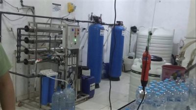 ضبط مصنع غير مرخص وسوبر ماركت بحوزتهما سلع مجهولة غرب شبرا الخيمة