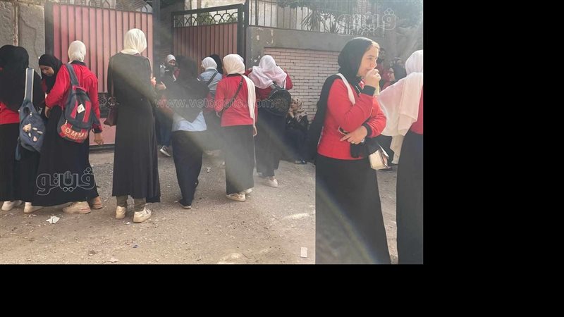 طلاب الدبلومات الفنية،