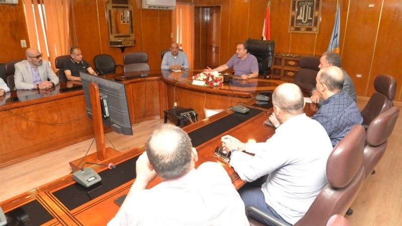 اجتماع محافظ أسيوط،
