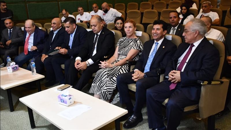 وزير الشباب والرياضة