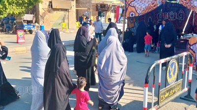 توافد سيدات واحة سيوة على لجان التصويت بانتخابات مجلس الشيوخ (صور)