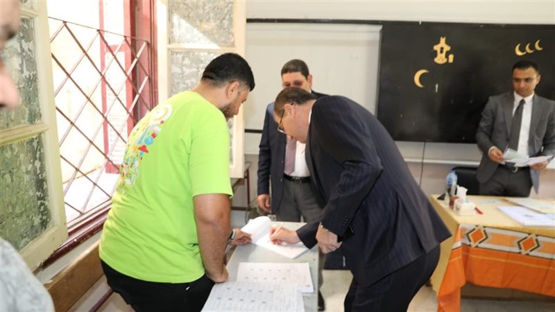 وزير الزراعة يدلي