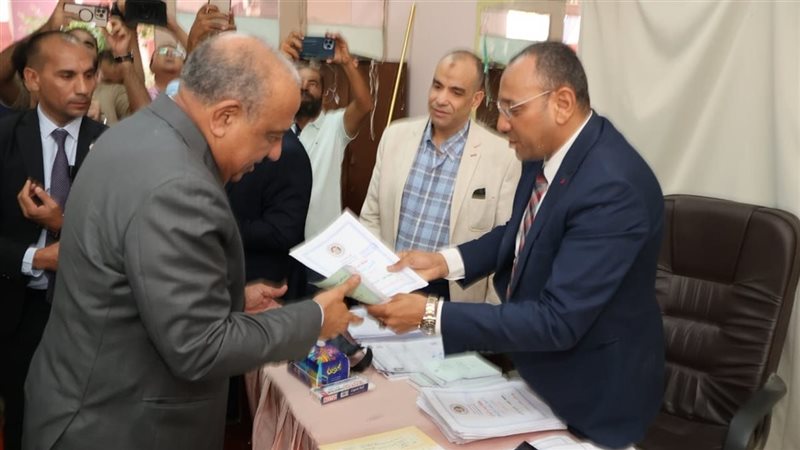 وزير الكهرباء يدلي