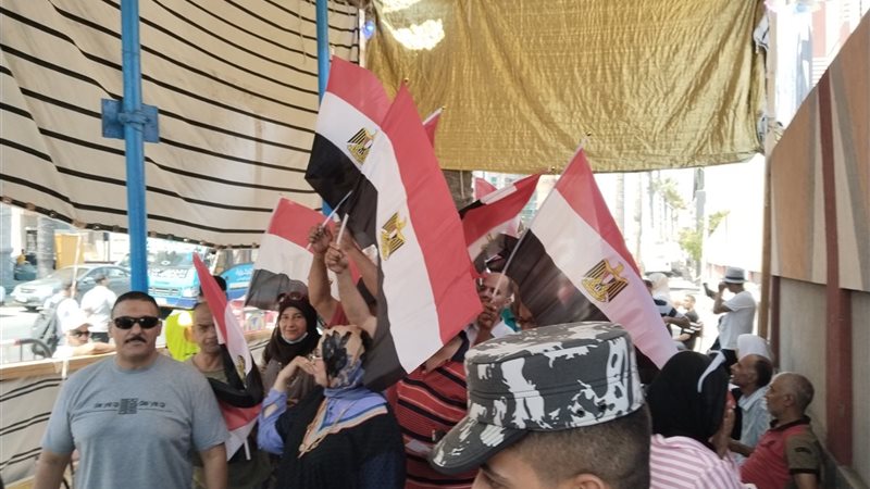 العاملون بإدارة الجمرك