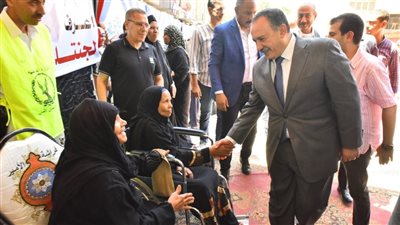 محافظ أسيوط: مشاركة المواطنين بانتخابات الشيوخ يعكس حرصهم على ممارسة حقهم الدستوري (صور)