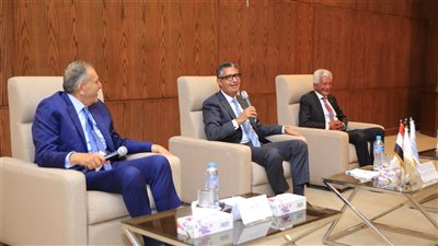 وزير التموين يبحث خفض الأسعار وضبط الأسواق مع 
