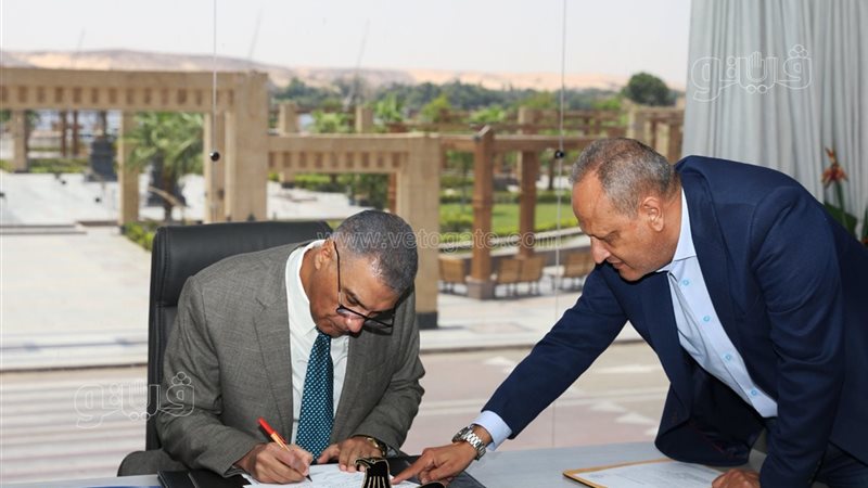 محافظ أسوان يعتمد