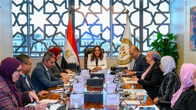 القائم بأعمال وزير البيئة تستعرض خطة مواجهة نوبات تلوث الهواء الحادة لعام 2025/ 2026