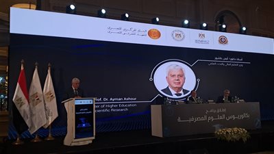 محافظ البنك المركزي: نوفر تدريبا عمليا للطلاب من خلال برنامج العلوم المصرفية