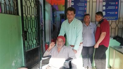 إقبال كبير من ذوي الاحتياجات الخاصة للتصويت بانتخابات الشيوخ بلجنة مدرسة 