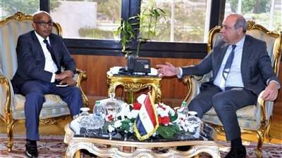 وزير الطيران يبحث مع وفد بوينج التعاون فى مجال النقل الجوى