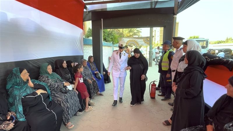 الداخلية تساعد كبار