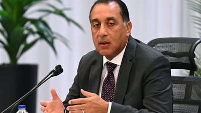 مدبولي: مصر دولة كثيفة السكان تحيا في بيئة صحراوية قاحلة وتعتمد بشكل شبه مطلق على النيل 