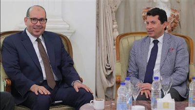 أشرف صبحي يهنئ منتخب السباحة بالتتويج بـ لقبي البطولة العربية والإفريقية 