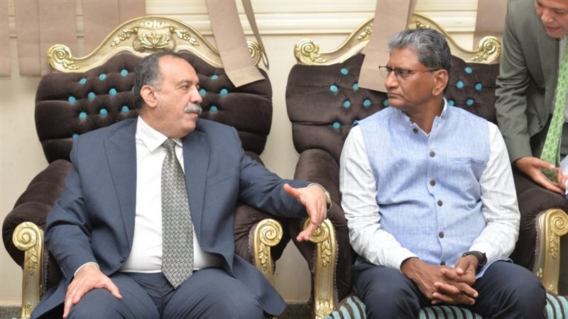 محافظ أسيوط وسفير