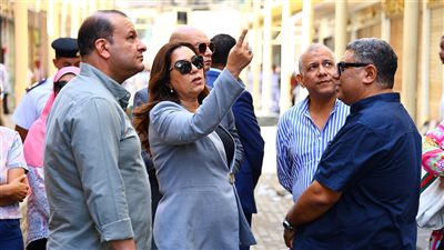 وزيرة التنمية المحلية تتفقد أعمال تطوير سوق العتبة بالقاهرة 