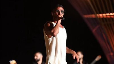أحمد سعد يشعل حفله بالساحل الشمالي بـ إيه اليوم الحلو دا ونرمين الفقي ترقص علي أنغامها
