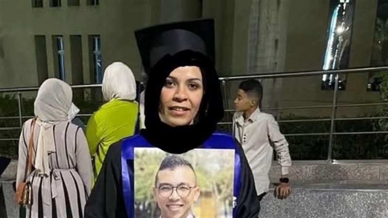 طبيبة