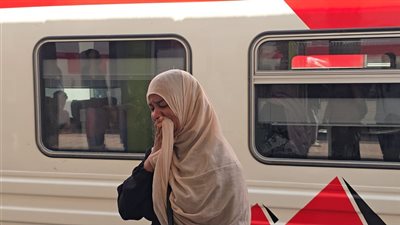 الوداع الصعب، بكاء السودانيين على محطة رمسيس قبل مغادرة مصر والتوجه لبلادهم (فيديو وصور)
