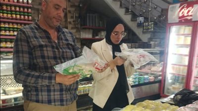 إعدام 55 كيلو أغذية فاسدة في حملة علي أسواق مدينة الروضة بدمياط 