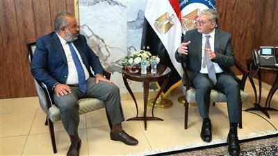 وزير البترول يبحث جذب استثمارات جديدة لتعظيم القيمة المضافة من الفوسفات