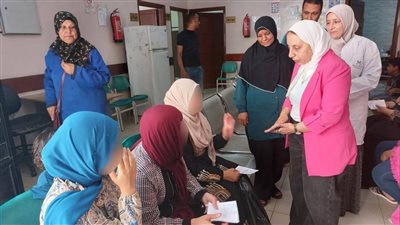 وكيل صحة الإسماعيلية تتفقد سير العمل بعيادتى الجلدية والنفسية (صور) 