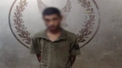 ضبط عاطل سرق باب كابينة كهربائية في المقطم 