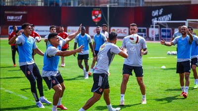 لحسم موقفه من مباراة فاركو، خضوع مدافع النادي الأهلي للفحص الطبي 