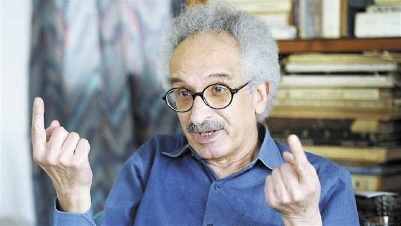 الروائي الكبير صنع