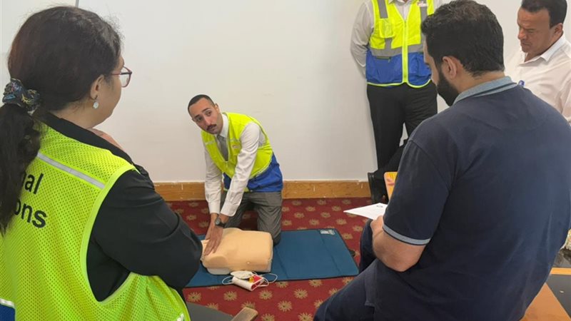 تدريب 300 من العاملين