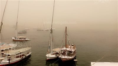 لليوم الثاني، إغلاق حركة الملاحة النهرية بأسوان بسبب موجة الطقس السيئ (صور)