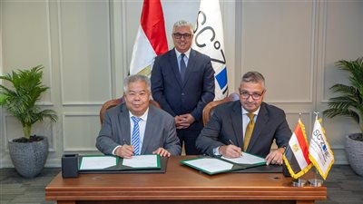 توقيع عقد إقامة مشروع لإنتاج الأرضيات وألواح الجدران بالمنطقة الصناعية بالسخنة