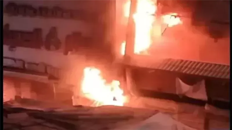 حريق عقار سكني في
