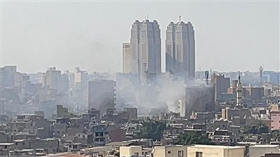 إخلاء سكان عقار مجاور لموقع حريق مخزن مواسير بلاستيك فى بولاق أبو العلا
