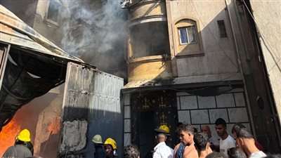 امتداد حريق مخزن ببولاق أبو العلا للطابق الثاني والحماية المدنية تواصل جهود الإطفاء (صور)