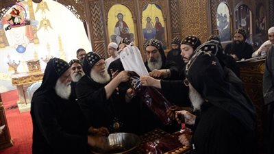 دير الأنبا بيشوي يتسلم جزءا من رفات الشهيدين أغابوس والأنبا صرابامون
