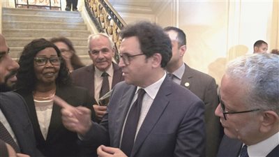 وزير الثقافة يفتتح معرض 