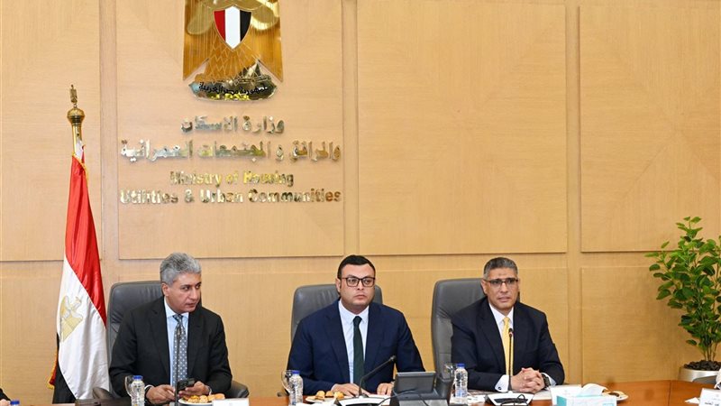 وزيرا الإسكان والسياحة