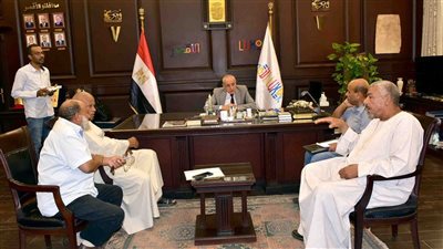 محافظ الأقصر يستقبل وفد أهالي المدامود لبحث احتياجات القرية