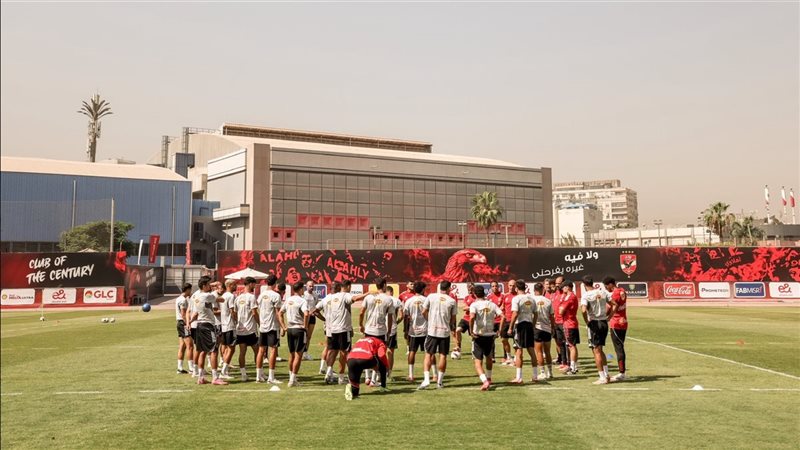 فريق الكرة بالأهلي،فيتو