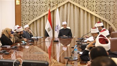 مفتي الجمهورية يعقد اجتماعًا مع أمناء الفتوى والباحثين لمناقشة عدد من المشروعات العلمية