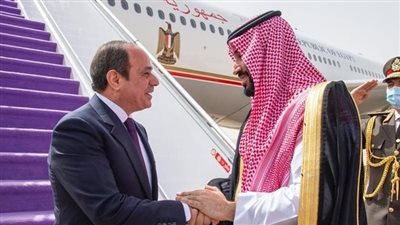 السيسي يصل السعودية وولي العهد في مقدمة مستقبليه