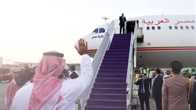 السيسي يغادر السعودية وبن سلمان في مقدمة مودعيه