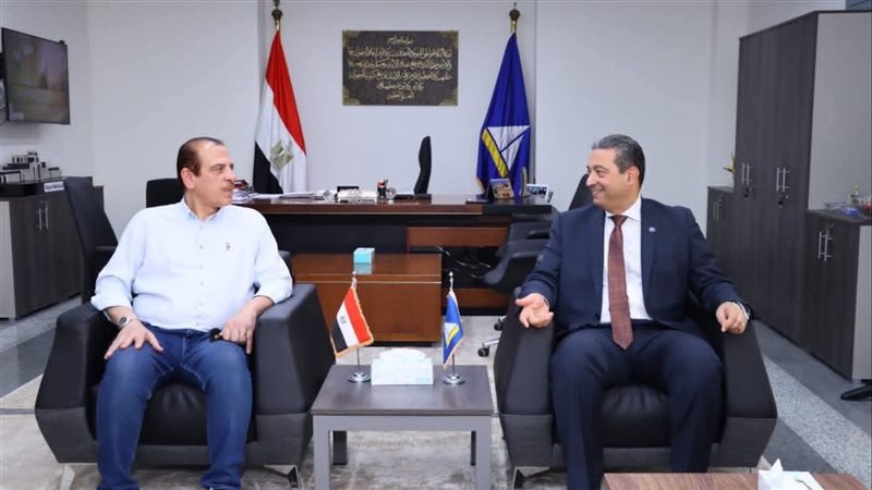 محافظ دمياط يستقبل
