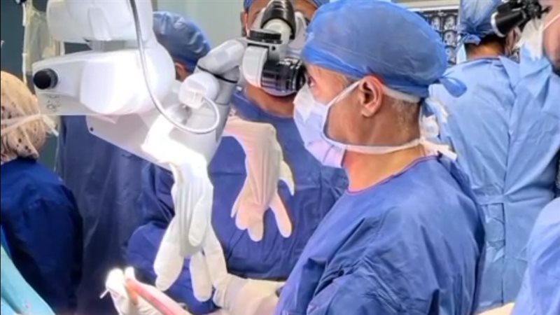 جراحة دقيقة لمخ واع