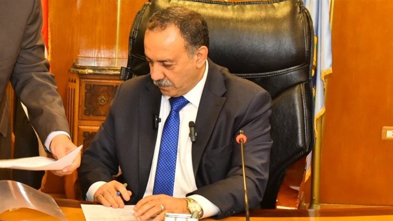 محافظ أسيوط يعتمد