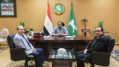 محافظ الشرقية يستقبل مدير مديرية الطب البيطري الجديد