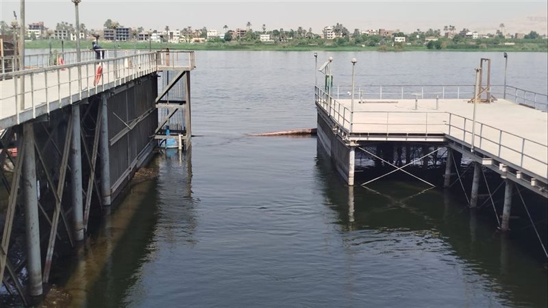 احتواء بقعة زيتية