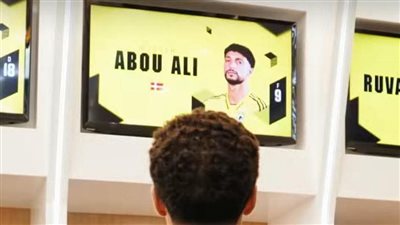 كولومبوس كرو يضع علم الدنمارك على خزينة ملابس وسام أبو علي بدلا من فلسطين 